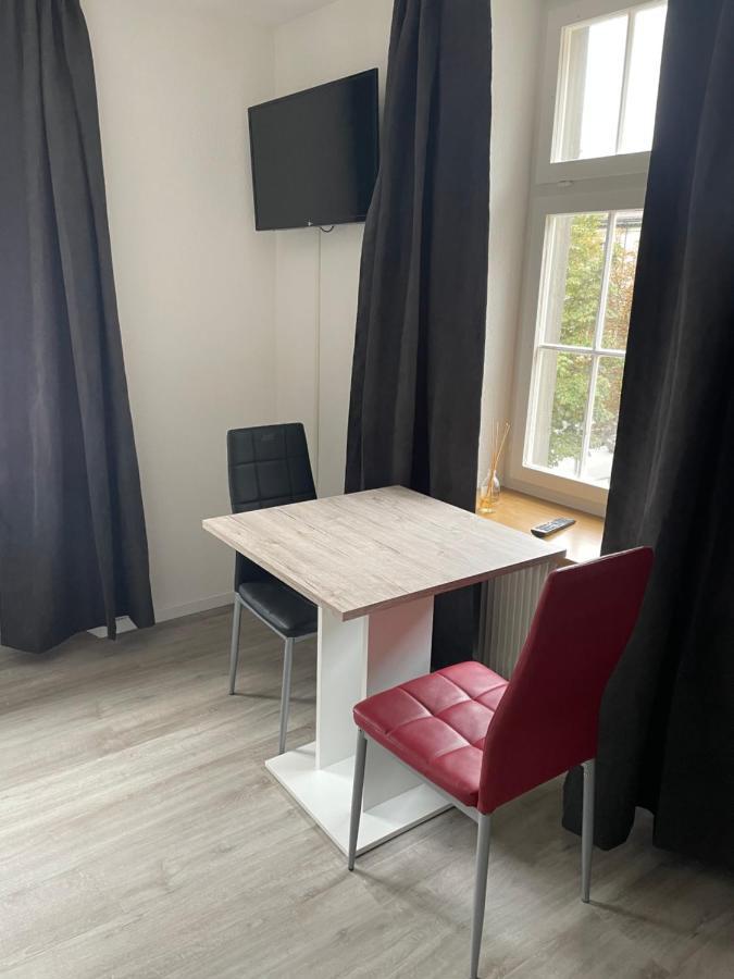 Haus Zur Eiche Private 1 Zimmerstudios * Coire